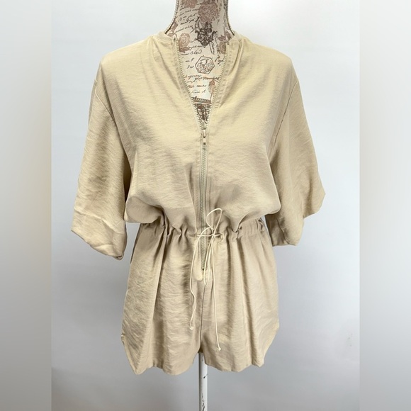PAPERLLL Tan Women's Zip front puff sleeve romper size S - Picture 8 of 11